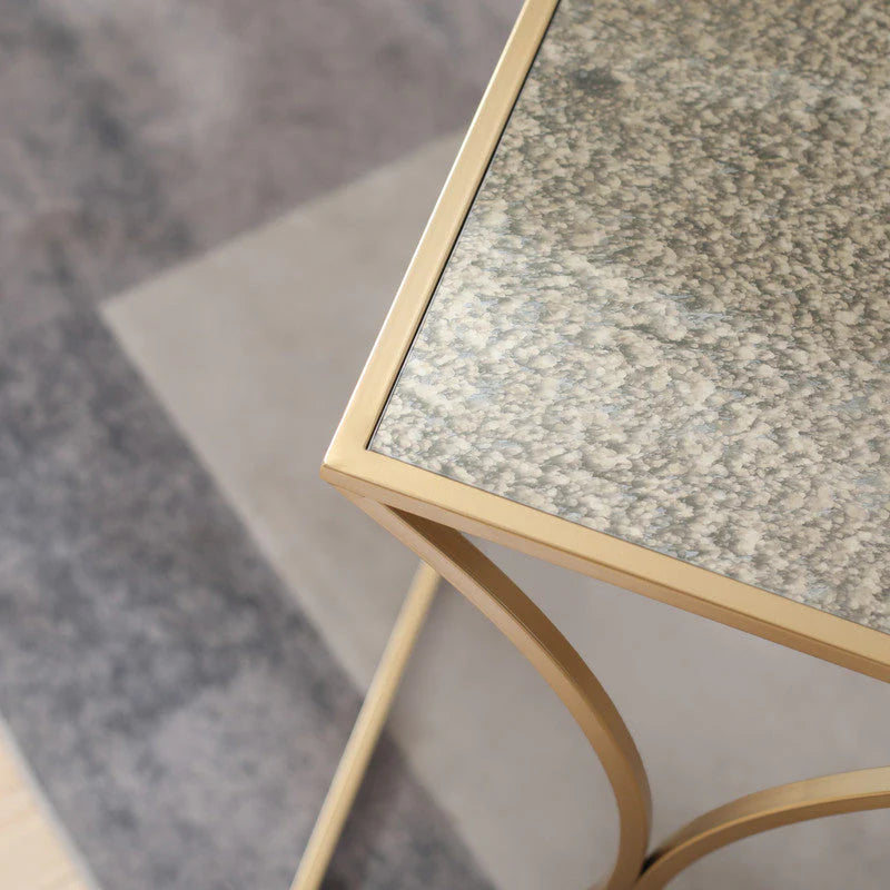 Elimination Upholster with free Tables