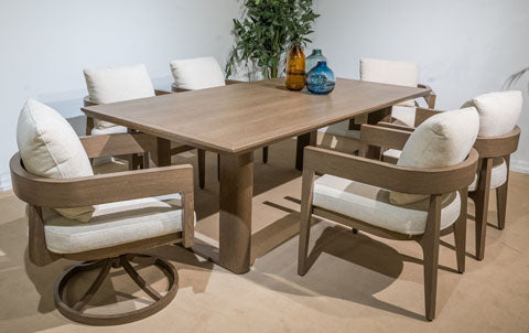 كرسي طعام خارجي دوار مع وسادة من Serene Bay (مجموعة من قطعتين)