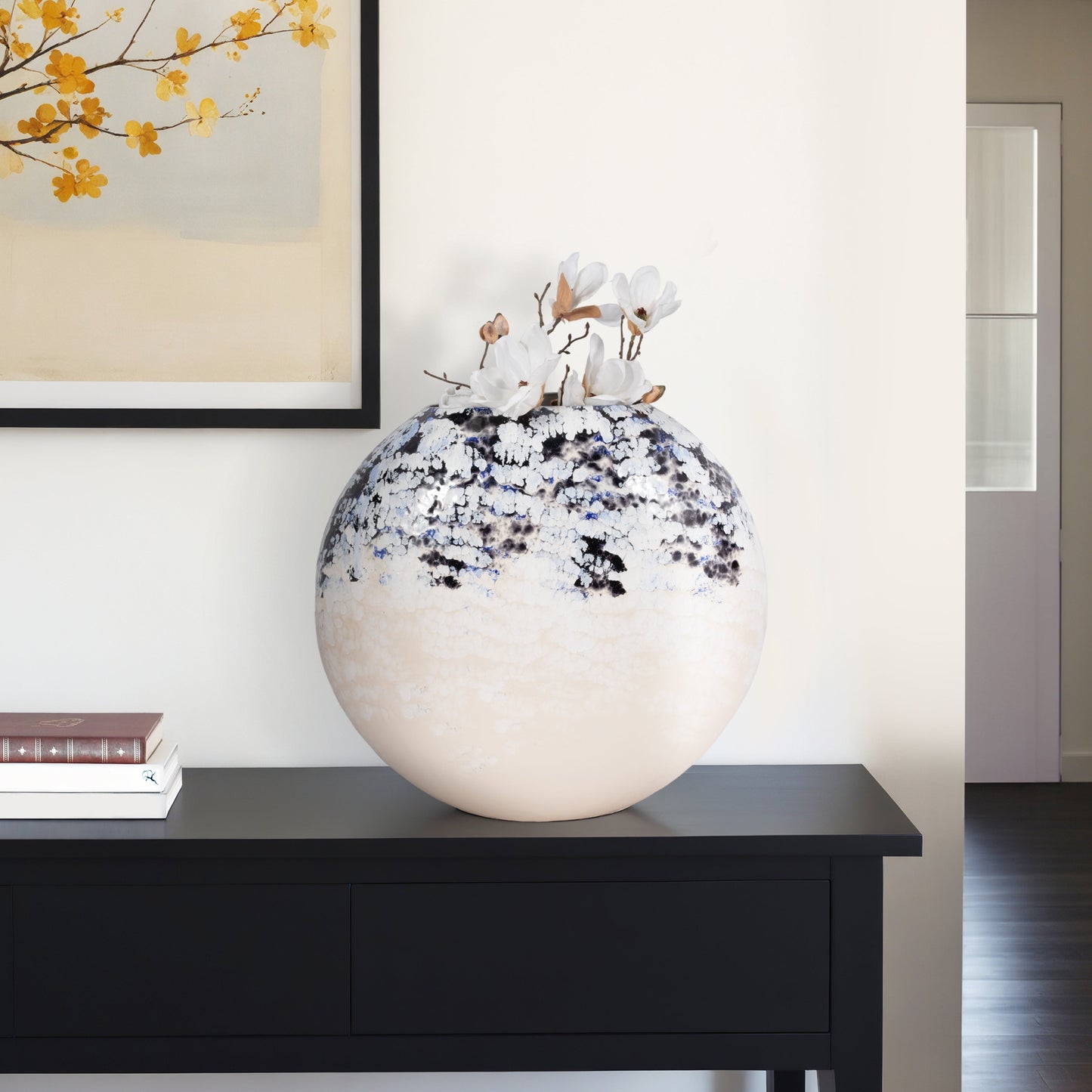 21" Round Metal Vase Arctic Finish, White/blue