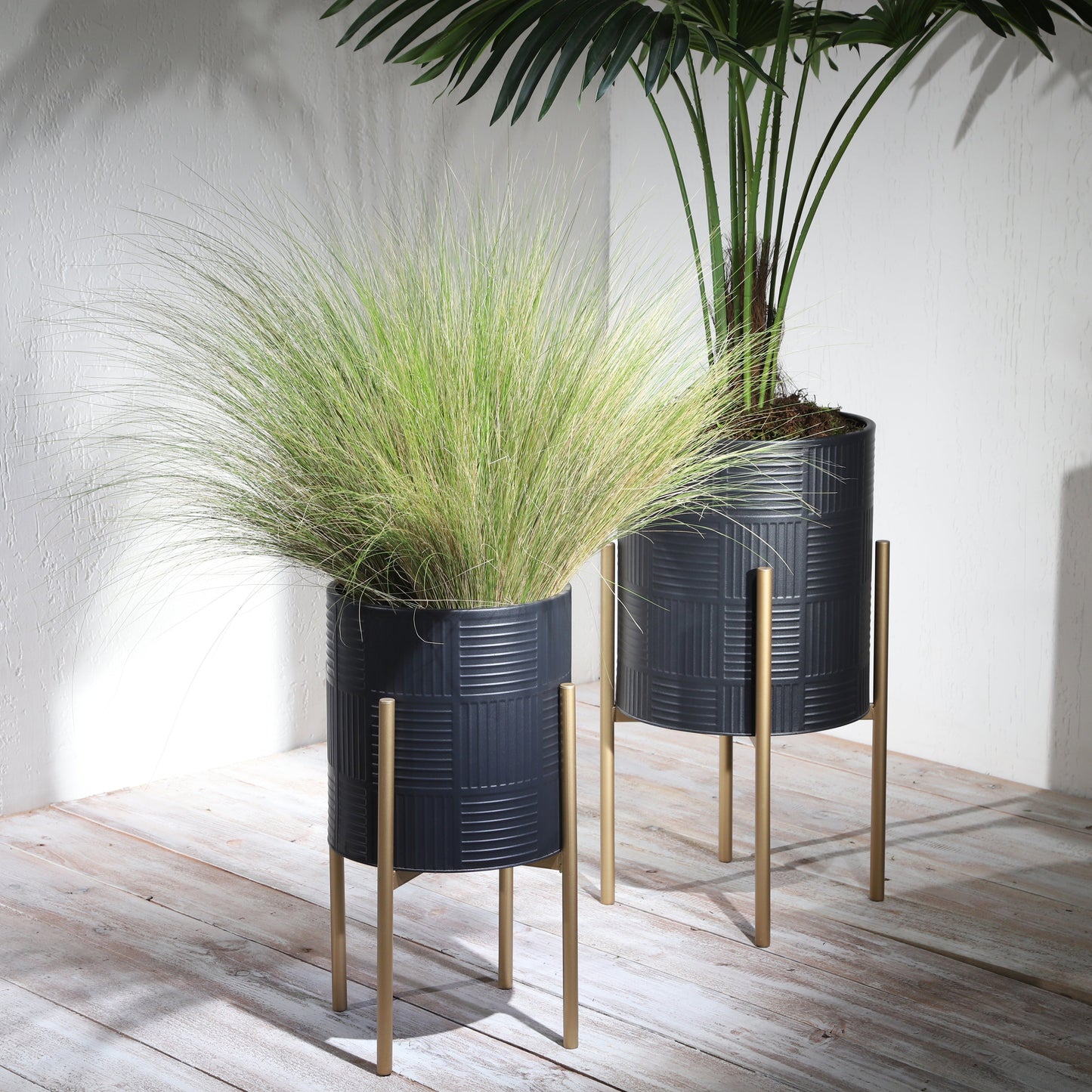 12629-15  S/2 RIDGED PLANTERS IN METAL STAND, BLACK( Sagebrook Home  )