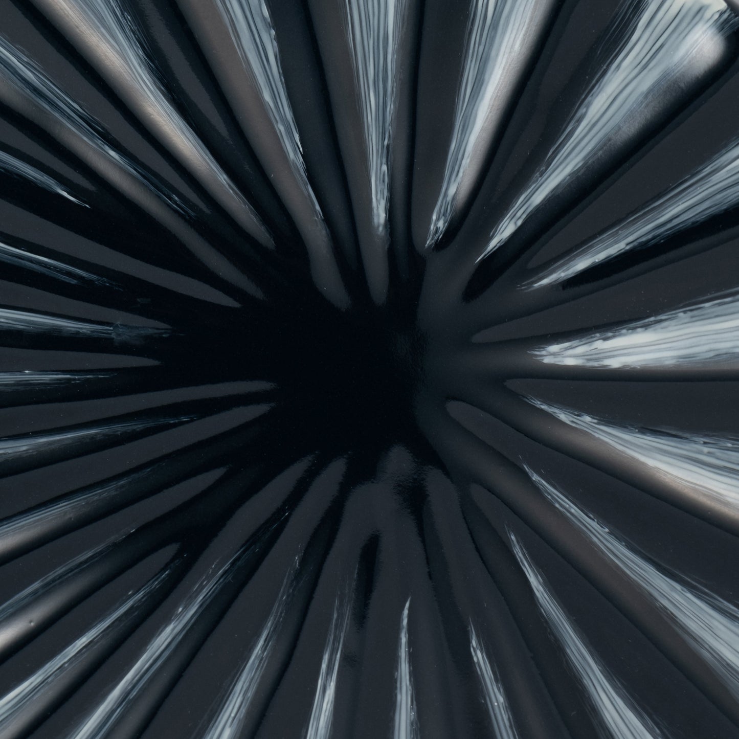 15060-05  CER, 8"H U-SHAPED VASE W/ BASE, BLACK( Sagebrook Home  )