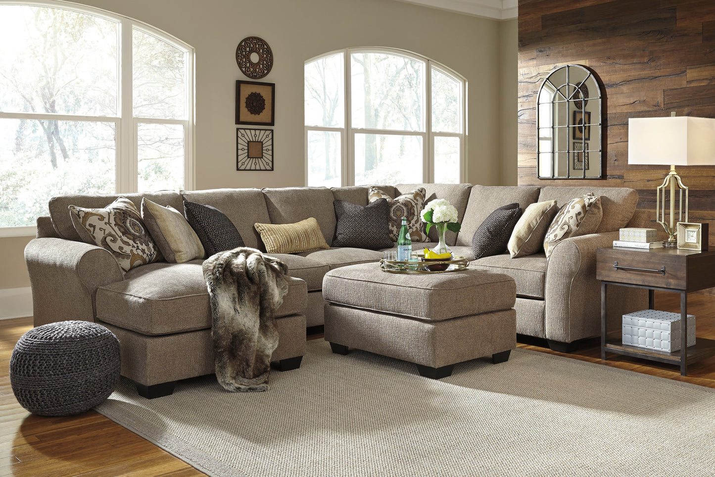 39122S3 | Pantomine 5-Piece Sectional with Chaise