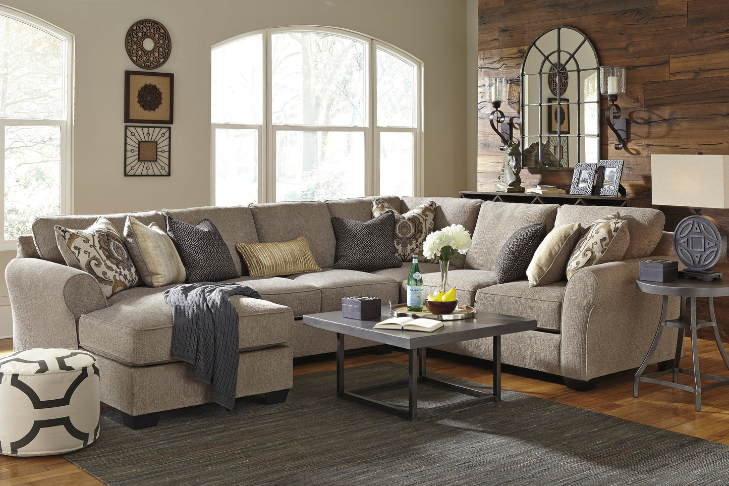 39122S3 | Pantomine 5-Piece Sectional with Chaise