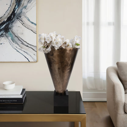 EV19881-02 |19" Cassendra Large Metal Vase, Gold