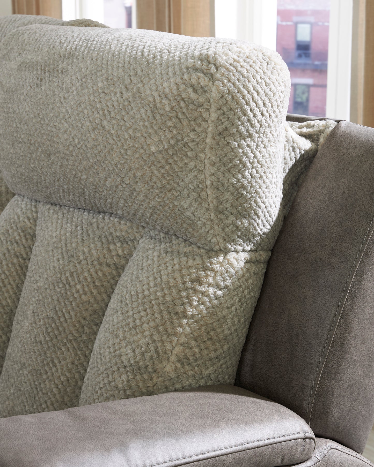 Stately Check PWR REC Loveseat/CON/ADJ HDRST