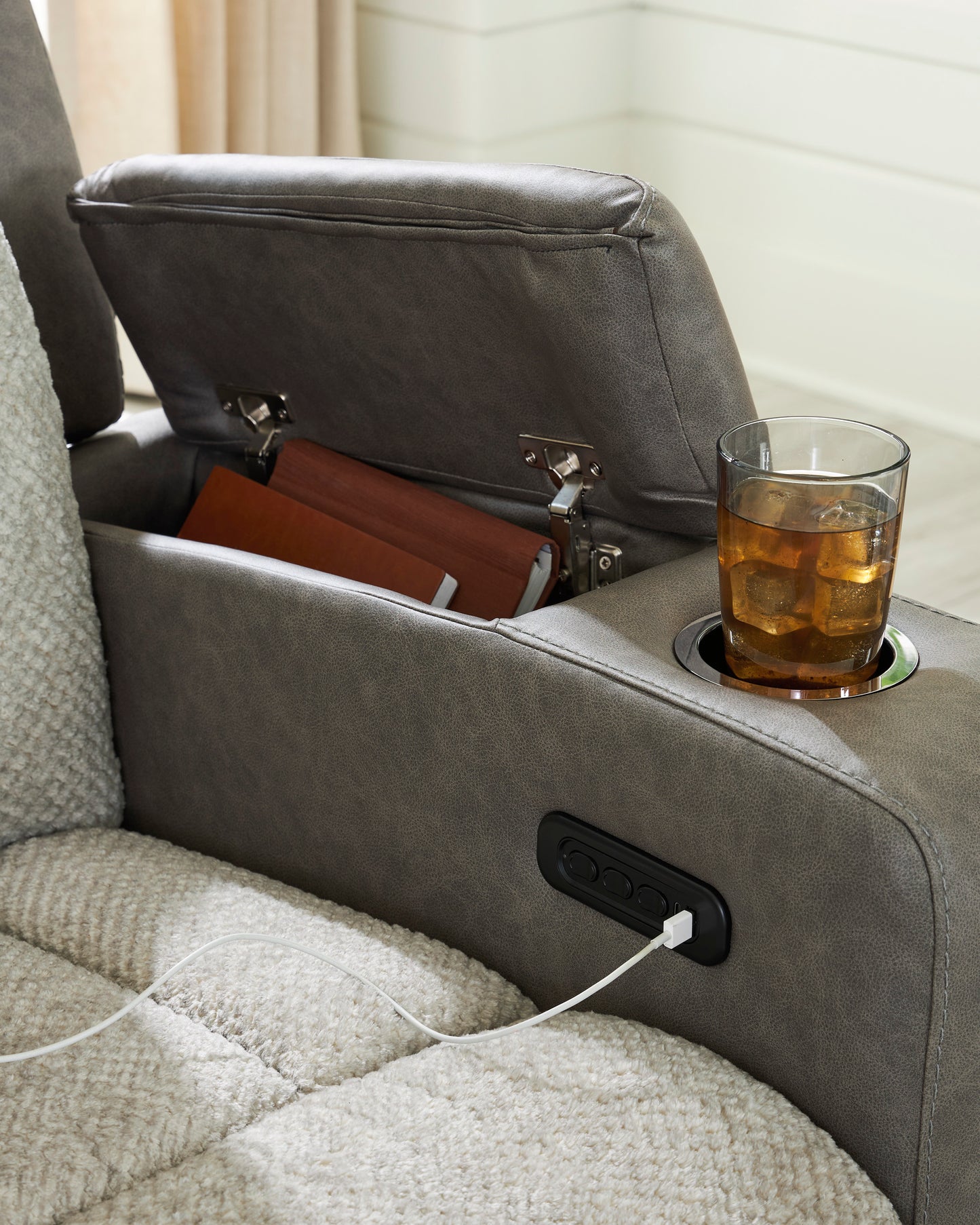 Stately Check PWR Set /ADJ Headrest