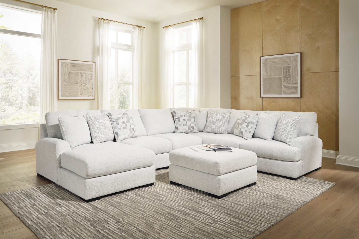 Wynncroft Manor 5-Piece Sectional with Chaise