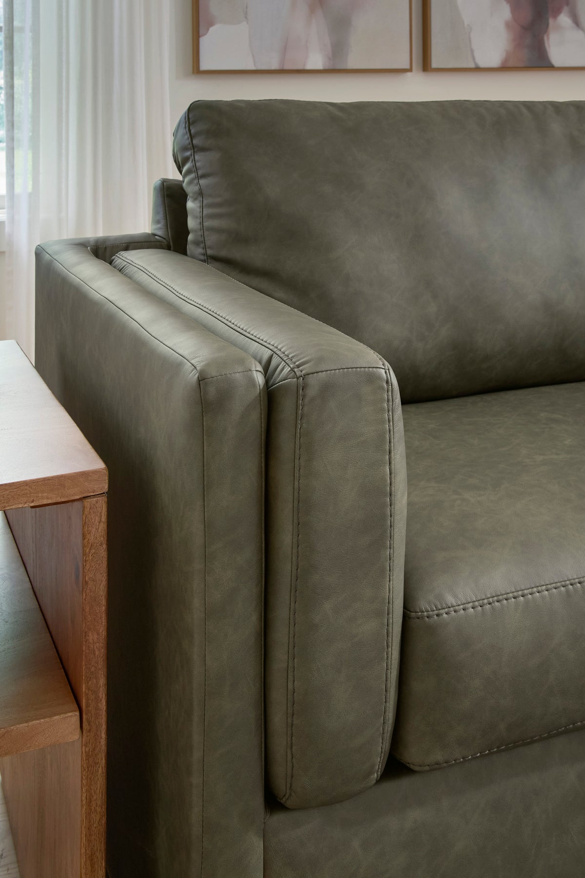 Hutle Sofa Set