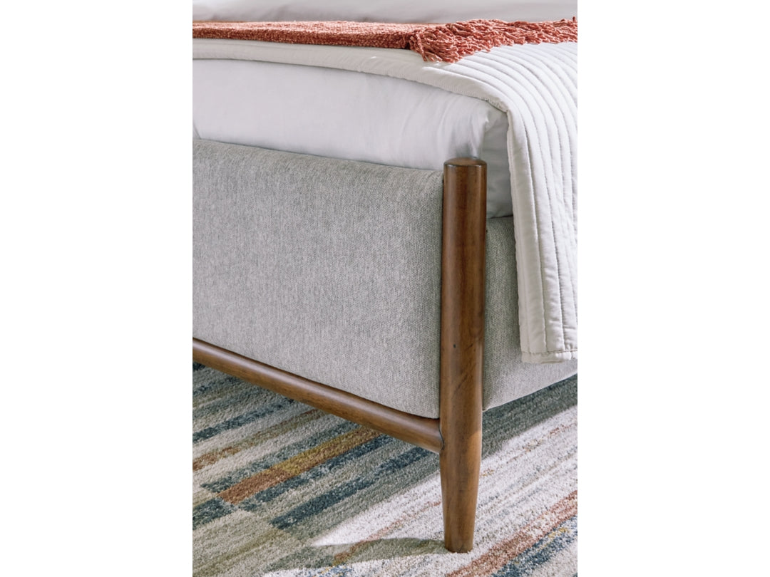 Lyncott Queen Bed
