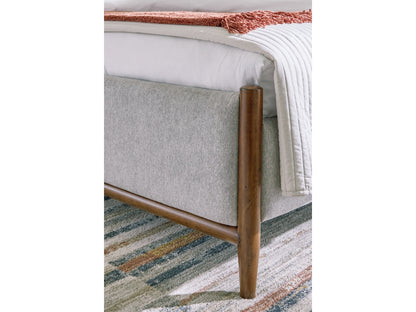 Lyncott Queen Bed