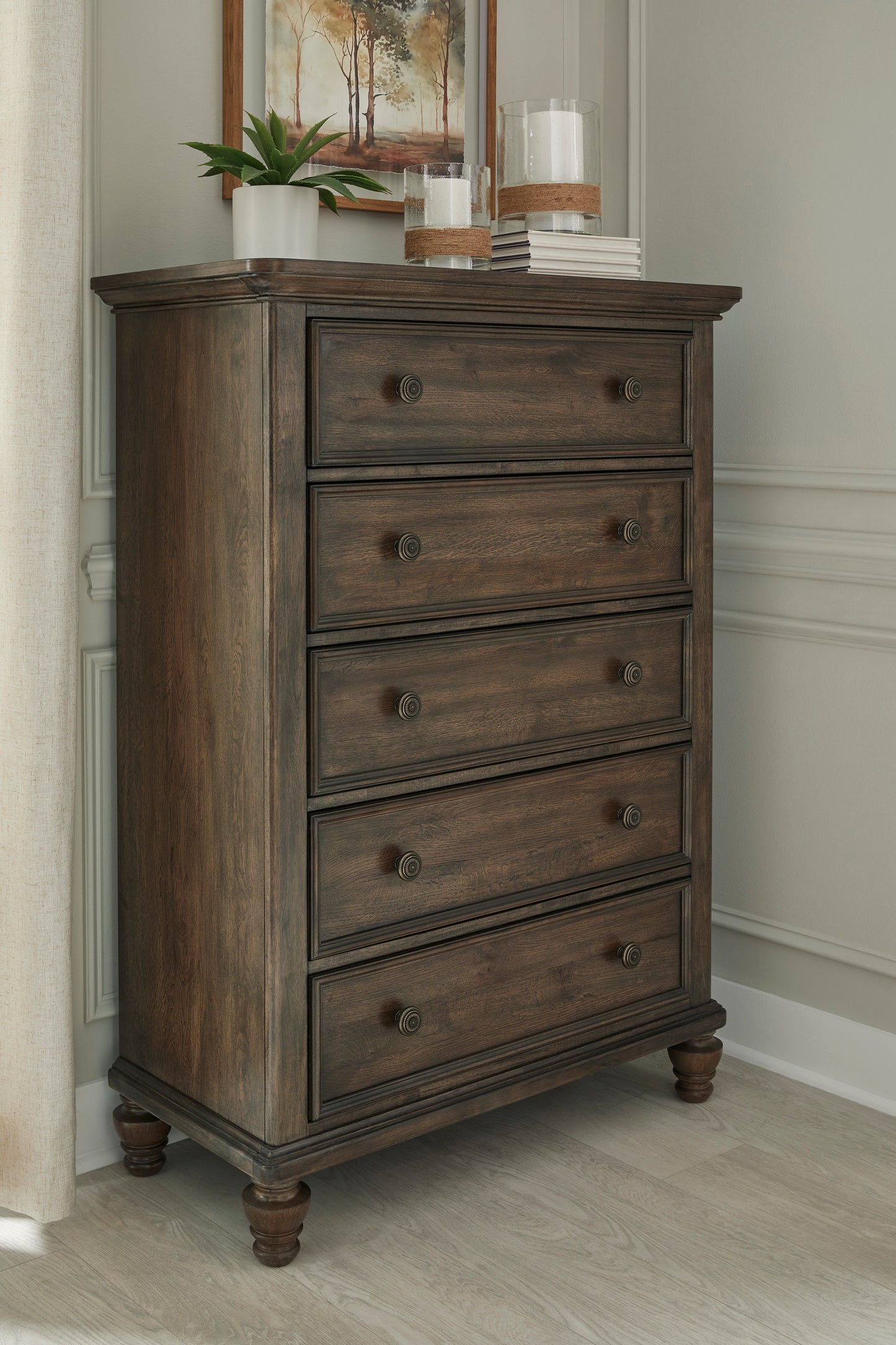 Veramond King Bedroom Set with Chest