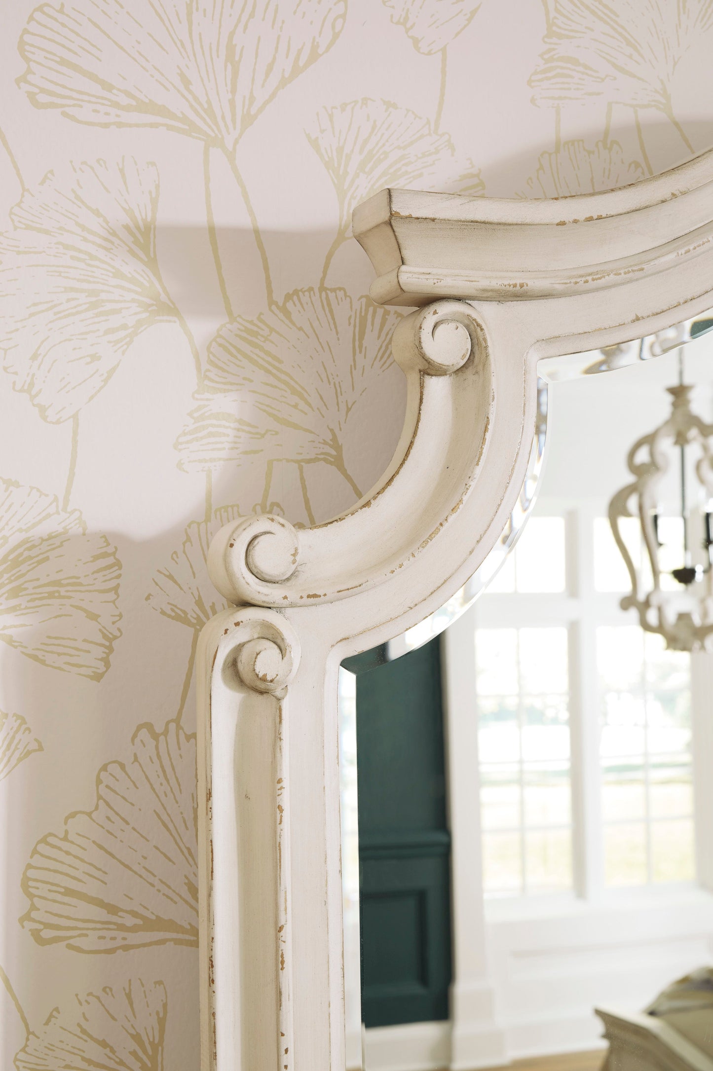 Realyn  King  bedroom Sleigh Package