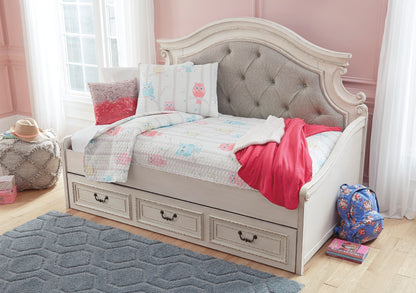 Realyn Twin Day Bed with 1 Large Storage Drawer