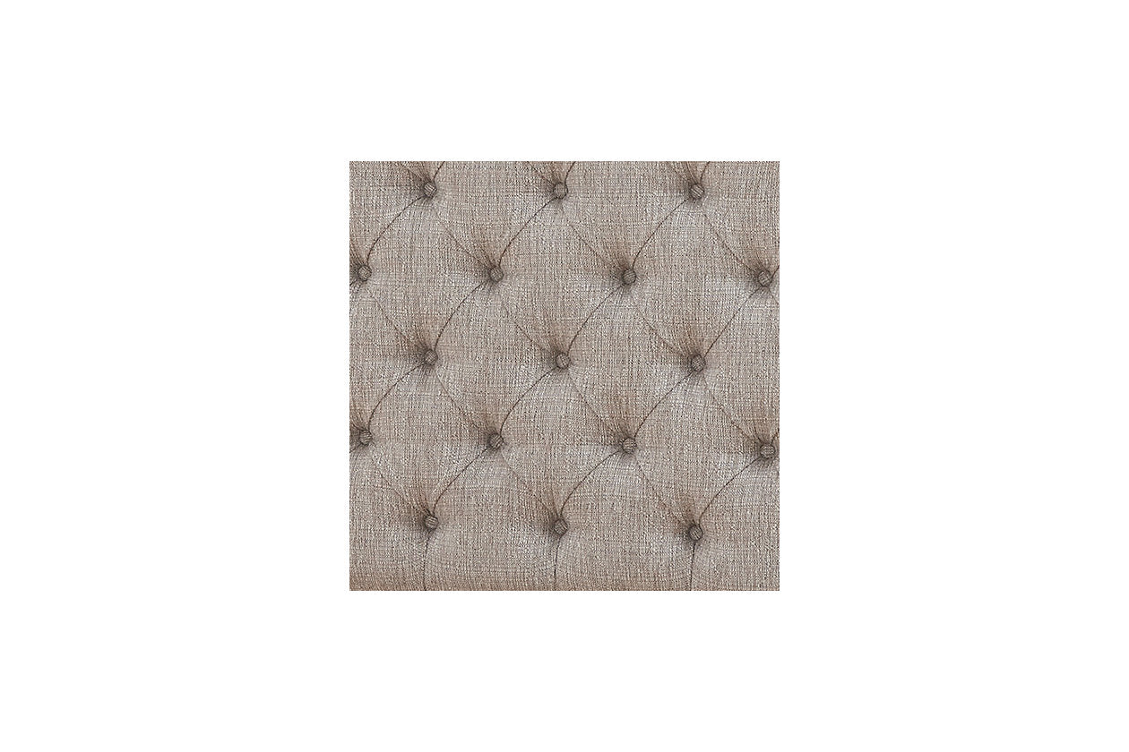 Realyn Queen Bedroom Set