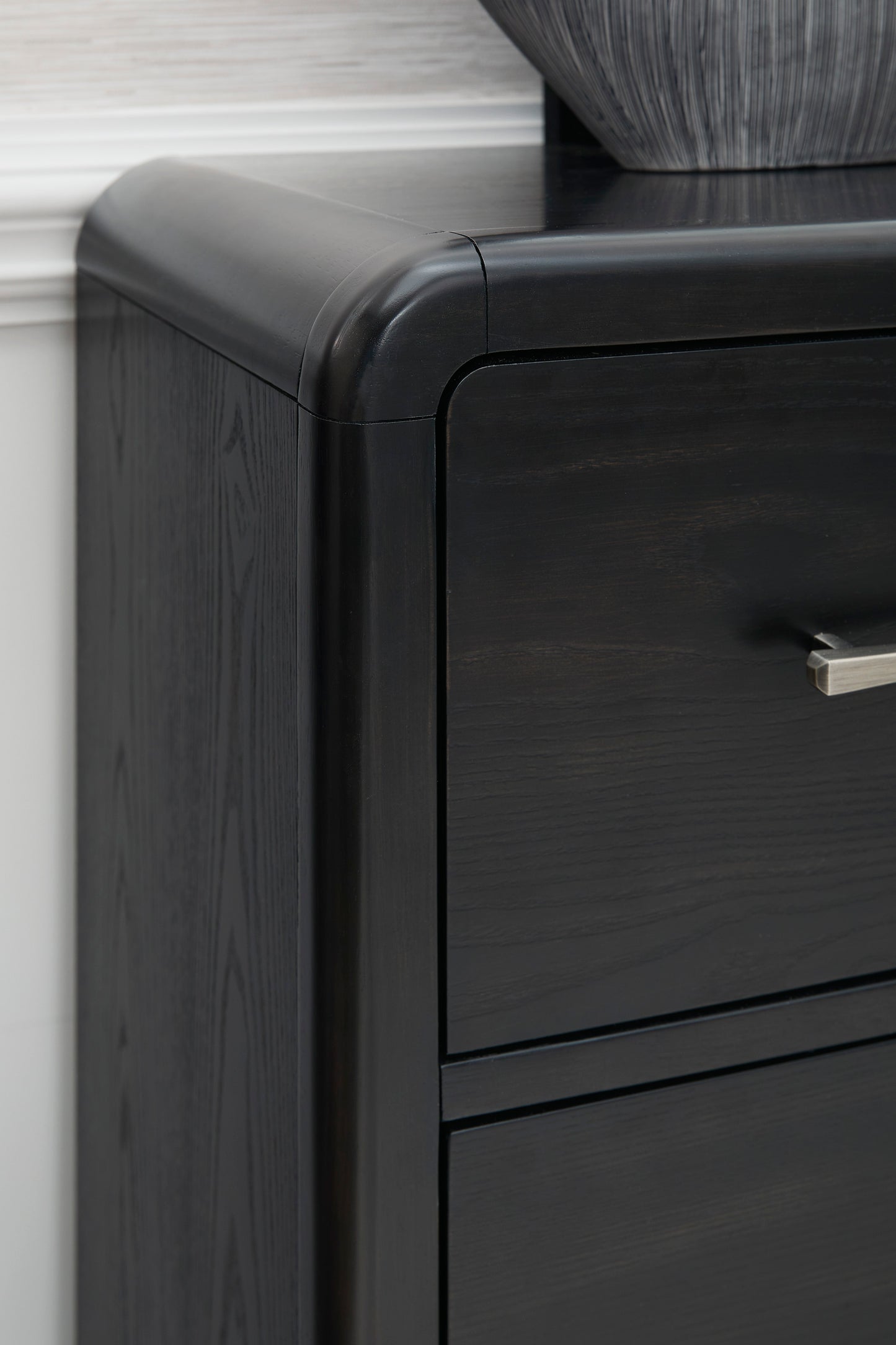 Rowanbeck Chest of Drawers