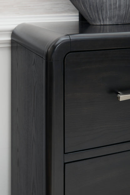Rowanbeck Chest of Drawers