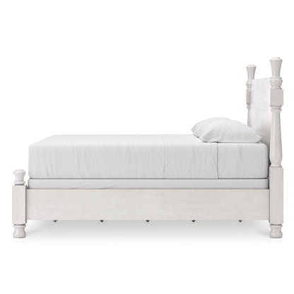 Chadworth King Poster Bed Set