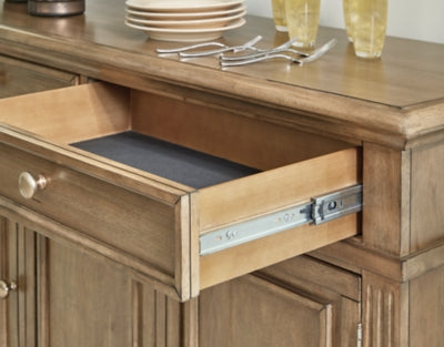 خادم غرفة الطعام مايلركين