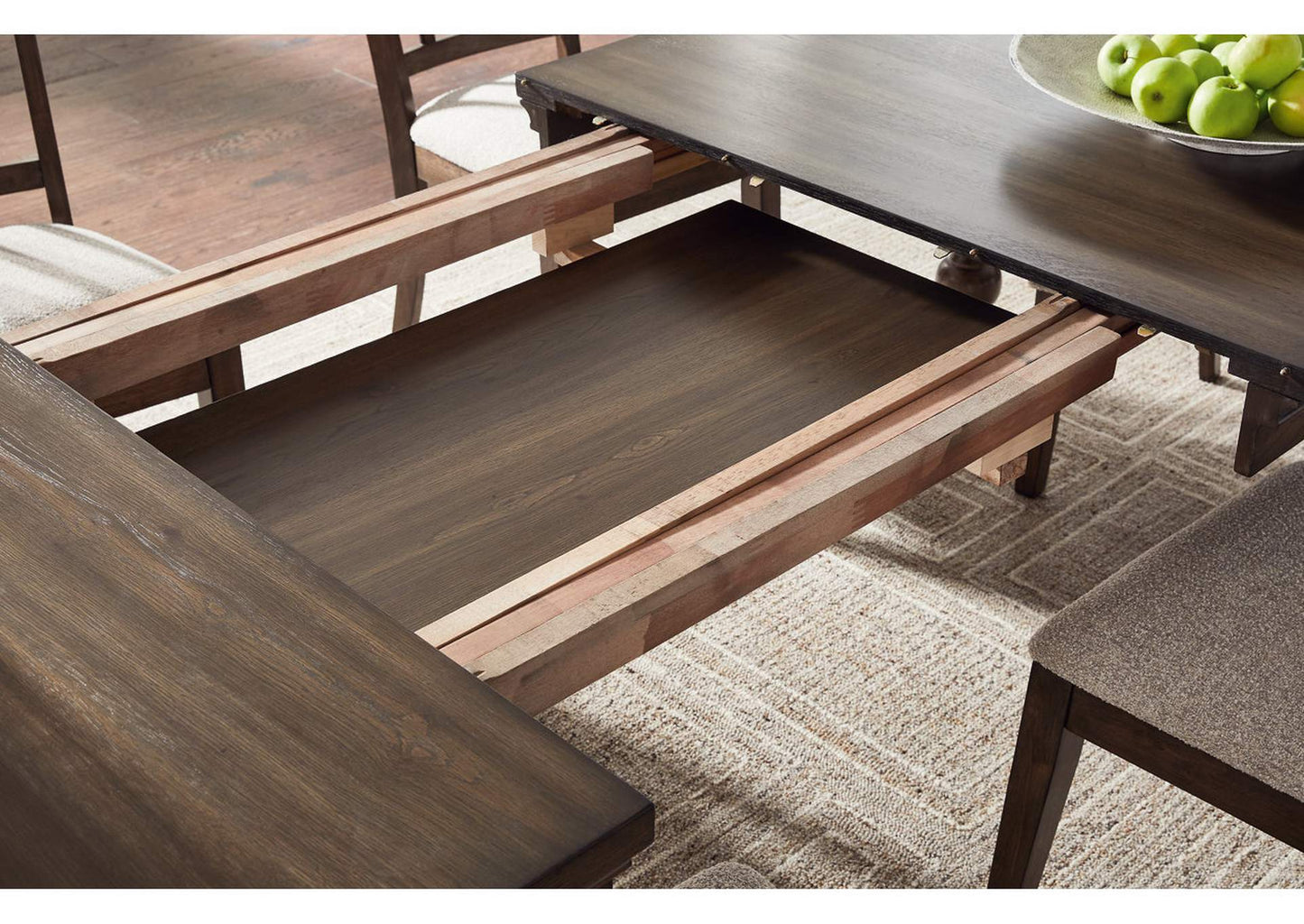 D694-Set1 Veramond  Dining Room