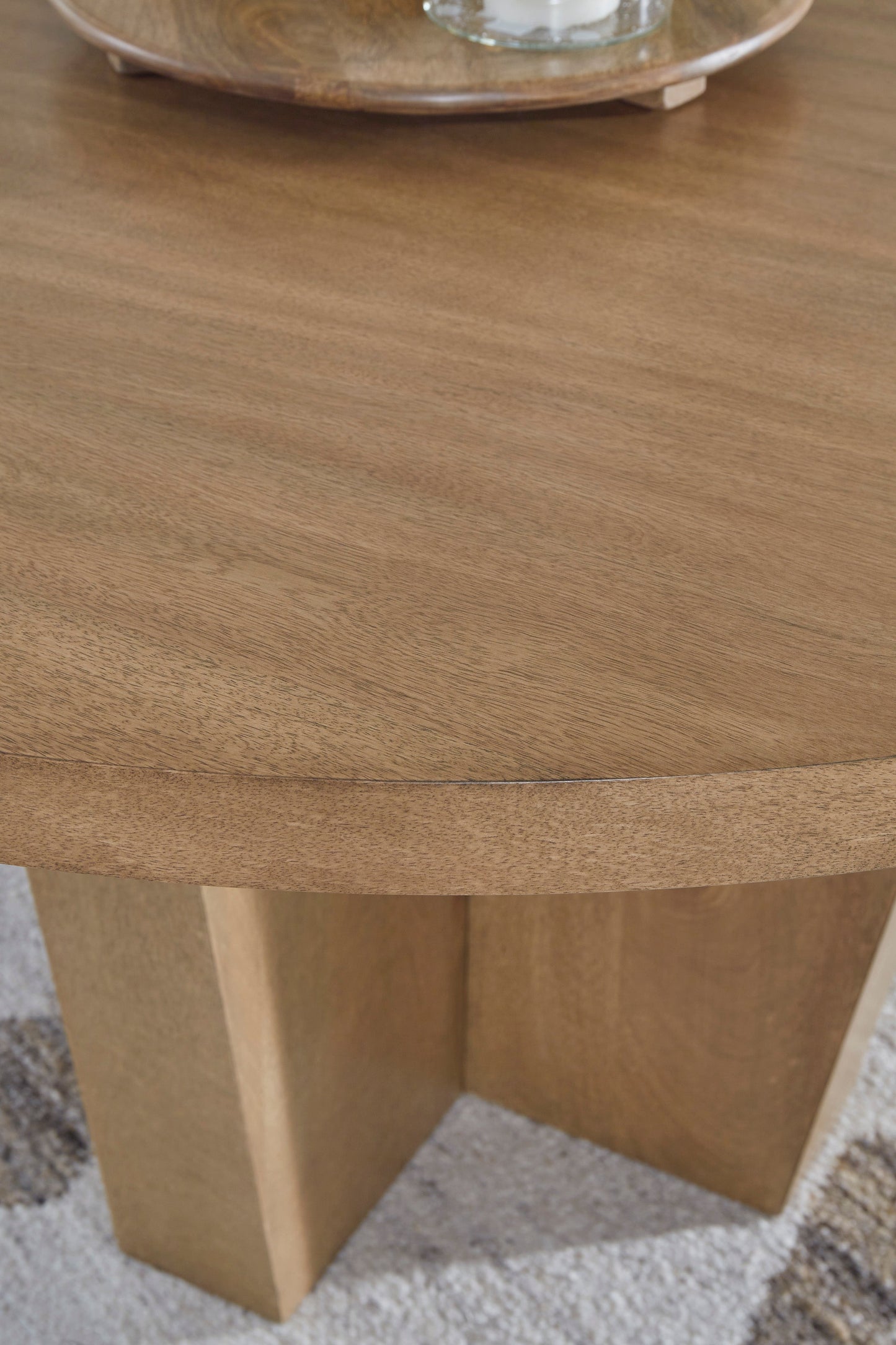 D794-50Set2 Kristiland Dining Room