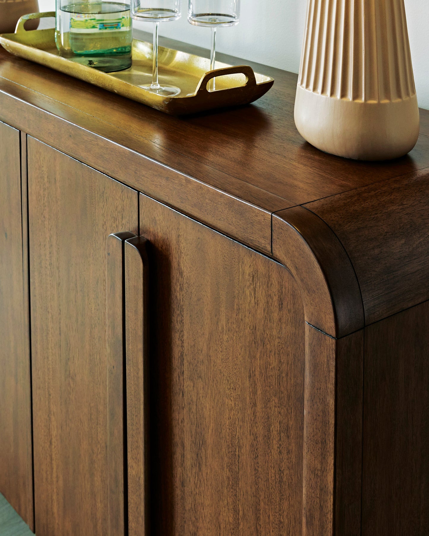 Paloma Dining Room Server