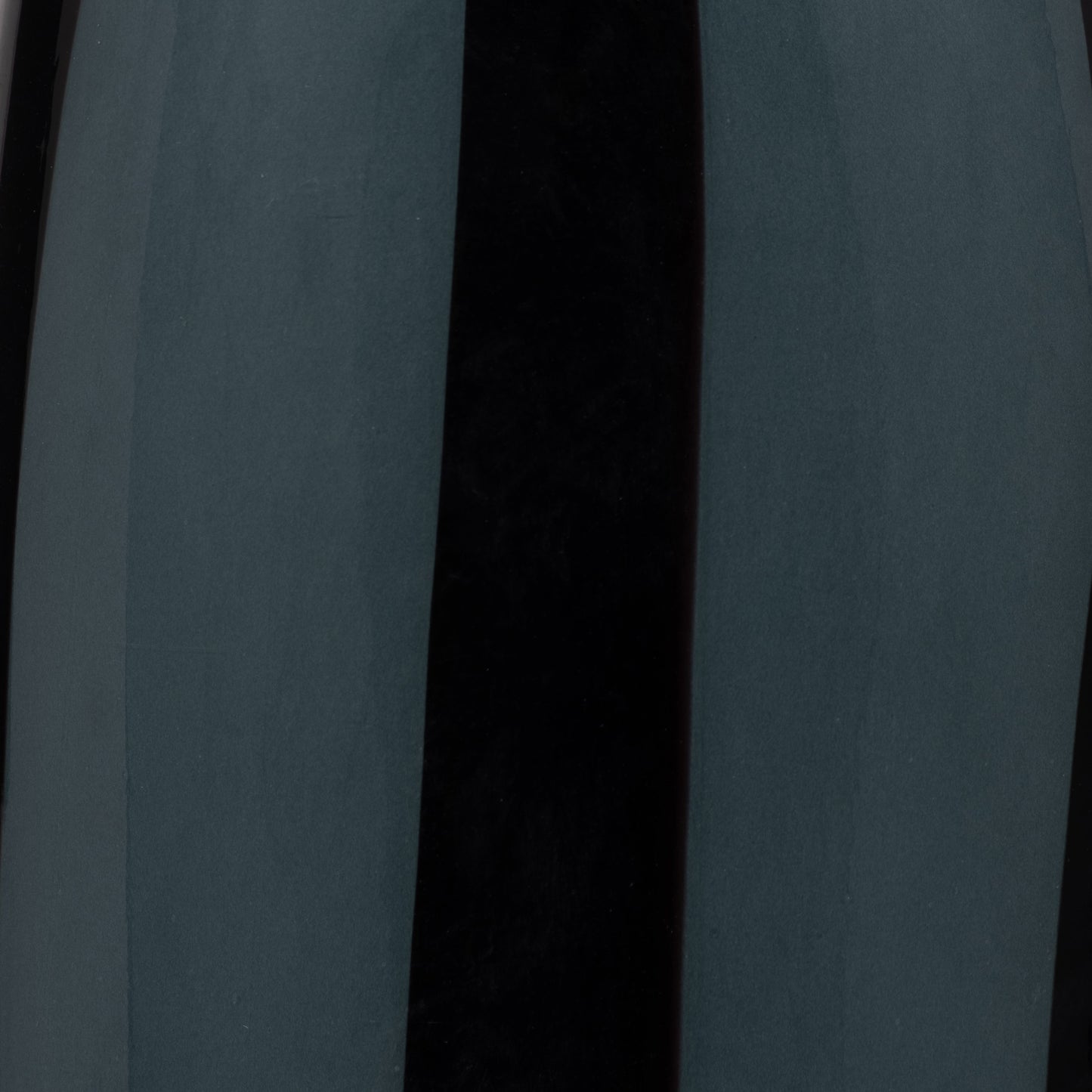 EV19436-02  10" CAHAN SMALL BLACK STRIPED VASE( Sagebrook Home  )