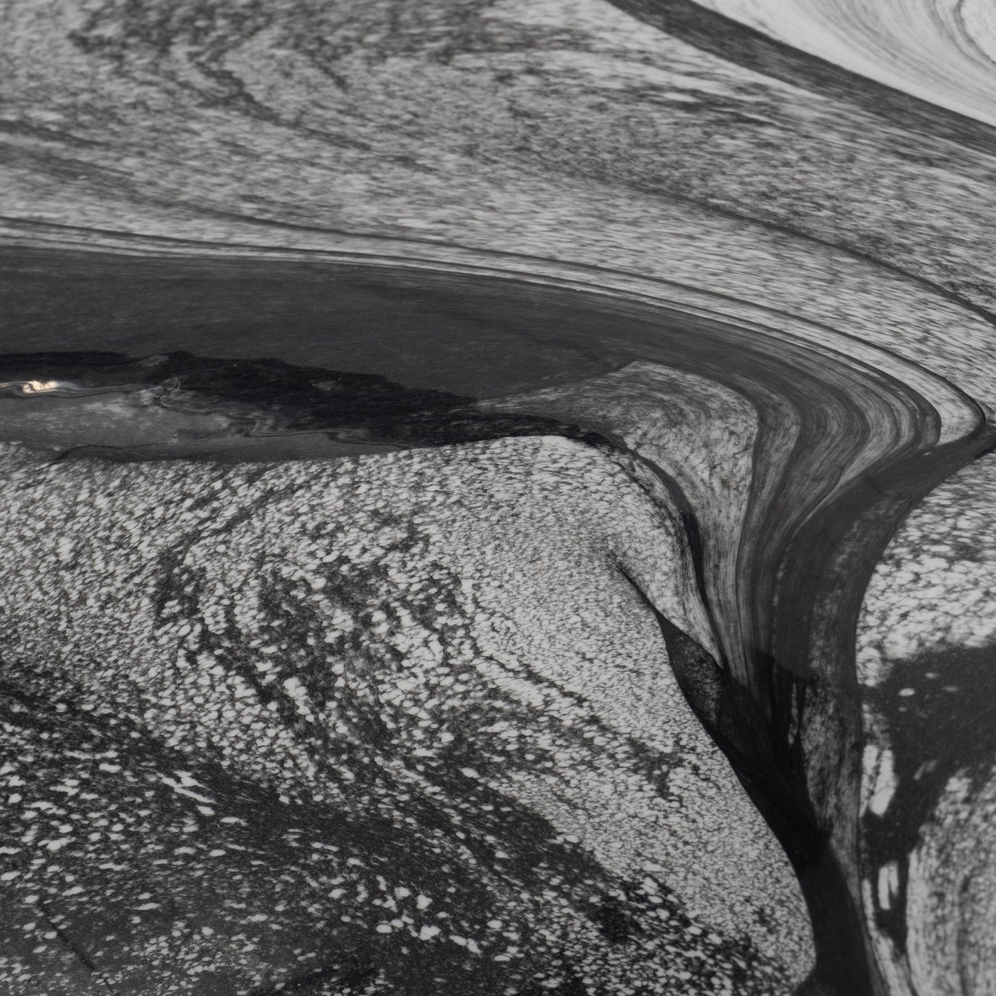 EV19701  20" ABIGAIL LARGE BLUE SWIRL GLASS VASE( Sagebrook Home  )