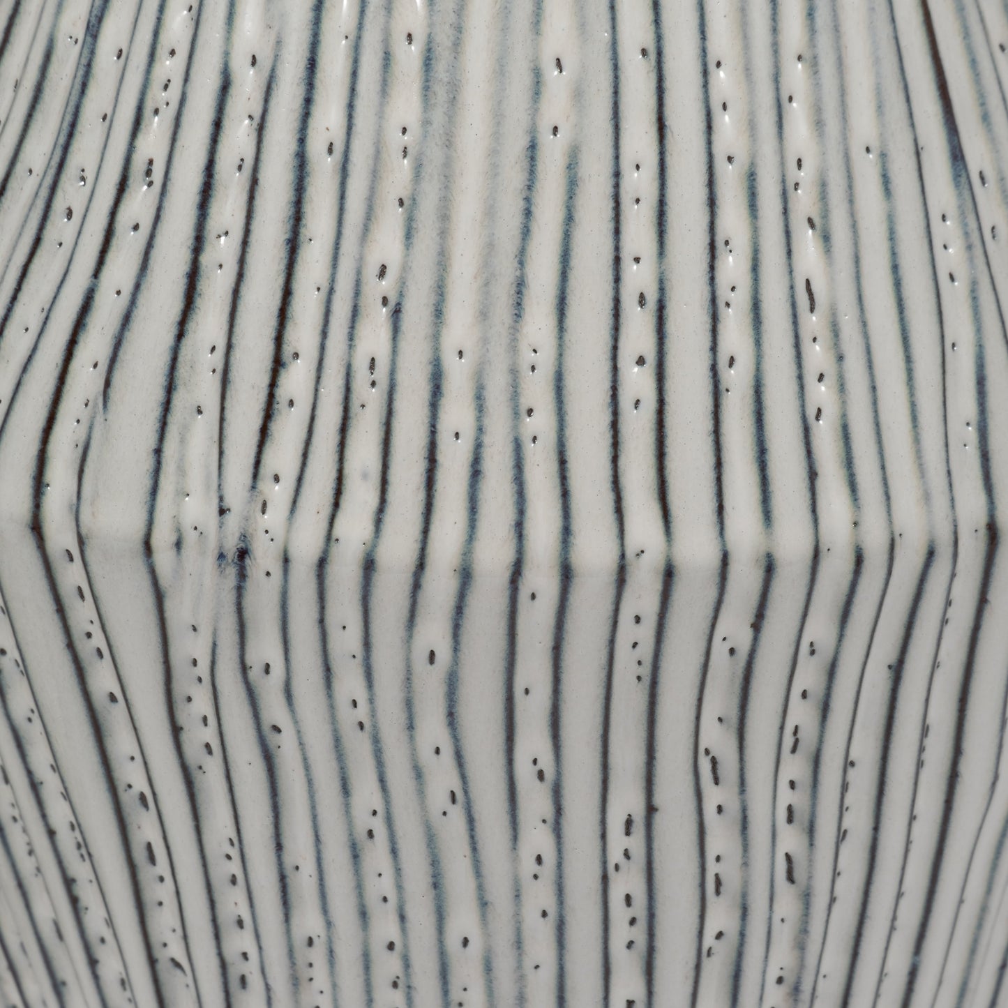 EV19871-01  ALONDRA SMALL CERAMIC FLOOR VASE( Sagebrook Home  )