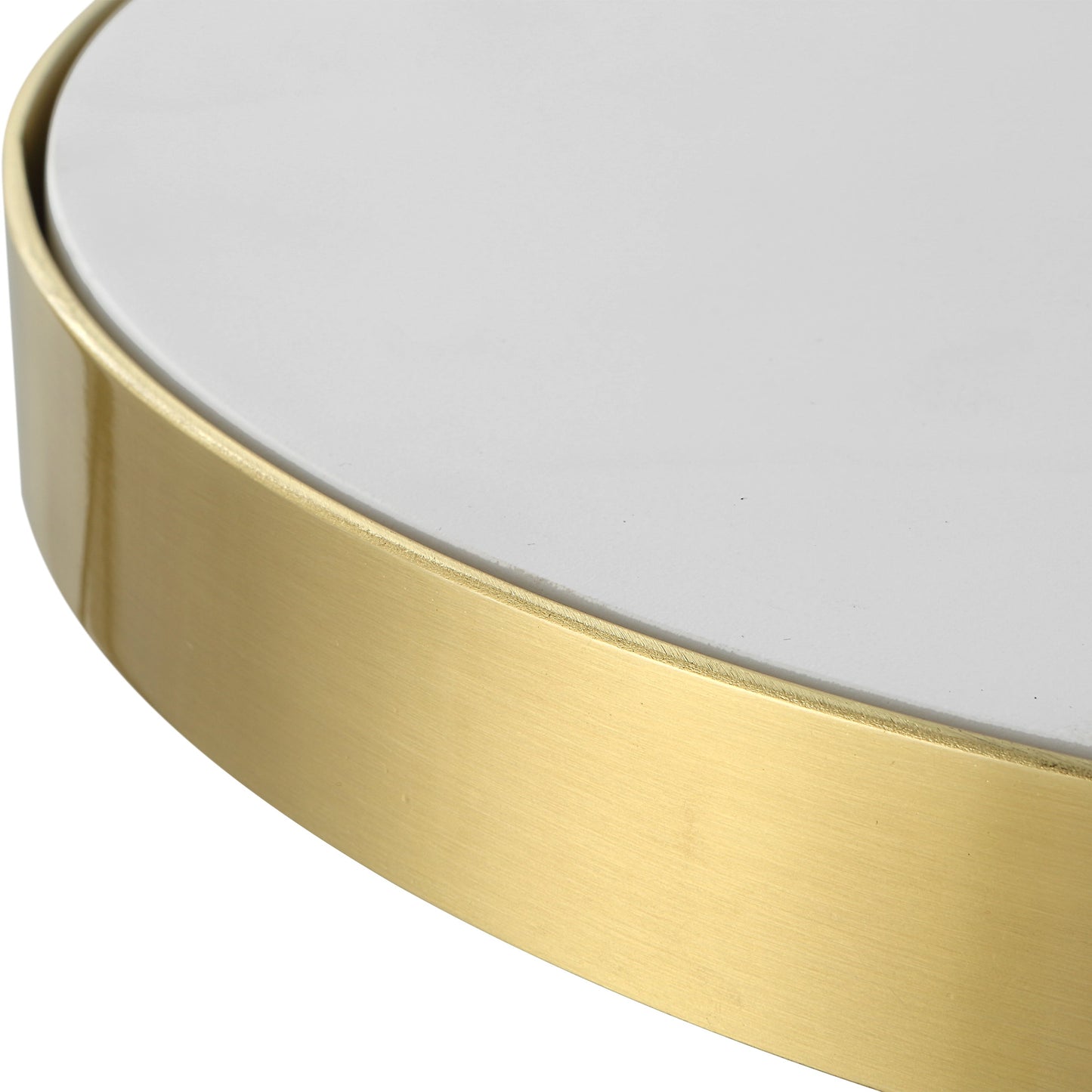 طاولة جانبية من الخرسانة البيضاء من شركة Uttermost Apex