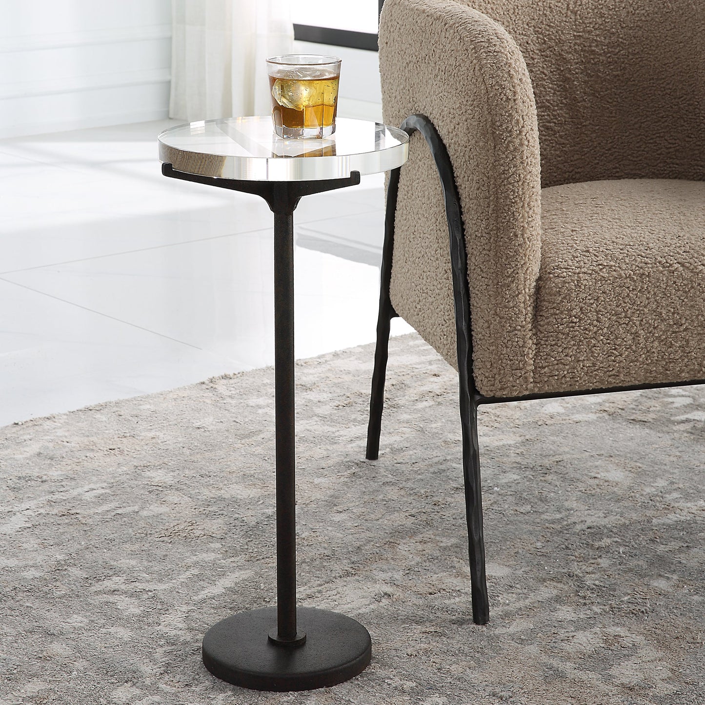 طاولة جانبية صناعية من شركة Uttermost Forge