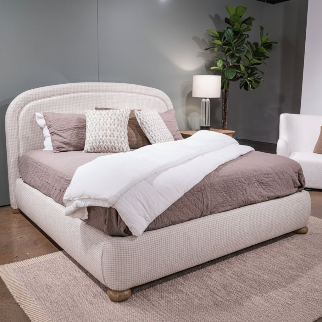 Mirlanda Queen Upholstered Bed
