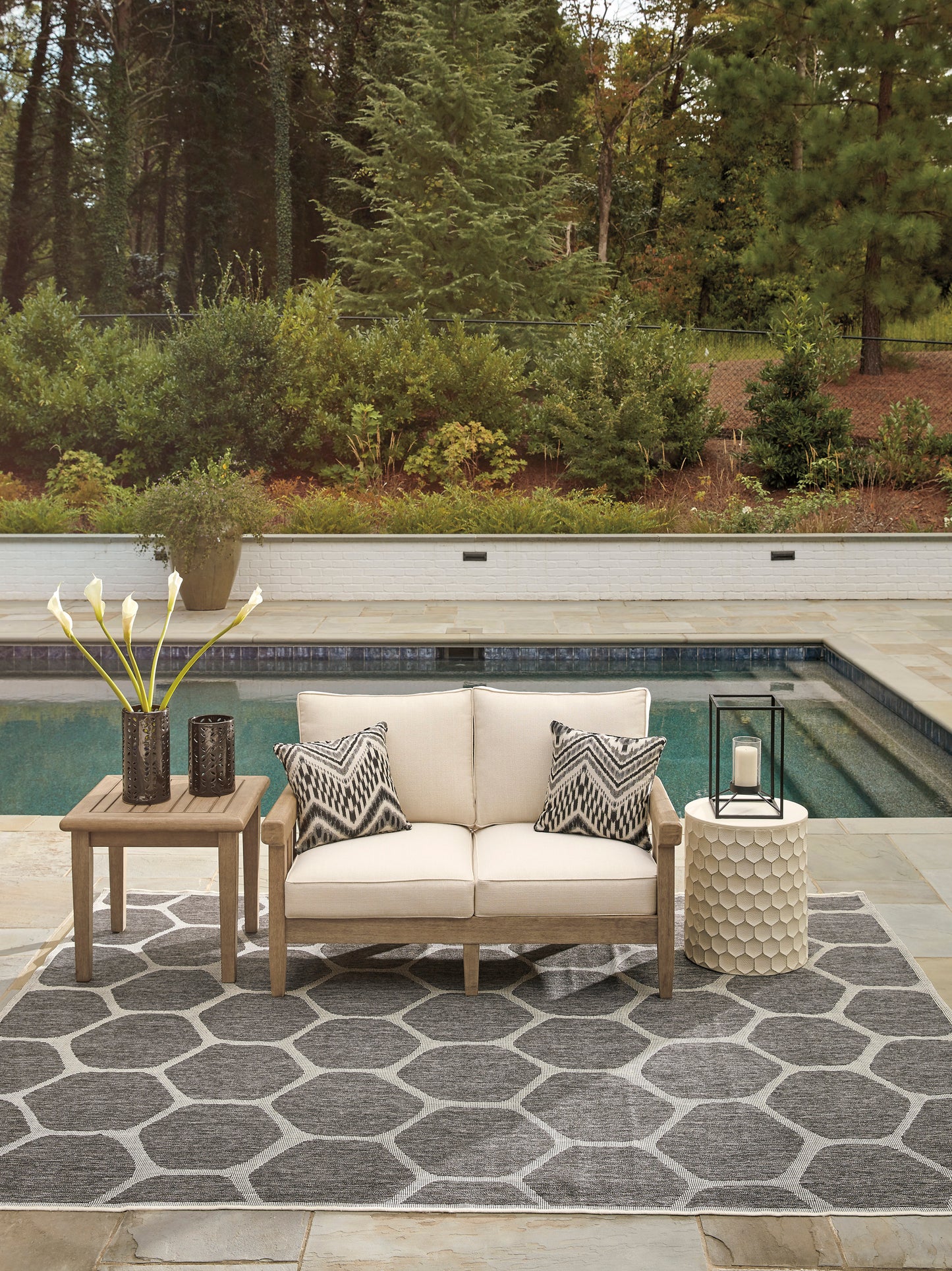 Gerianne Outdoor Set
