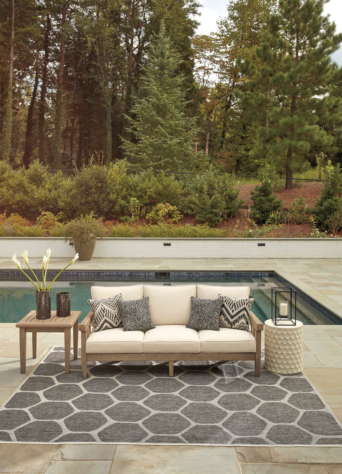 Gerianne Outdoor Set