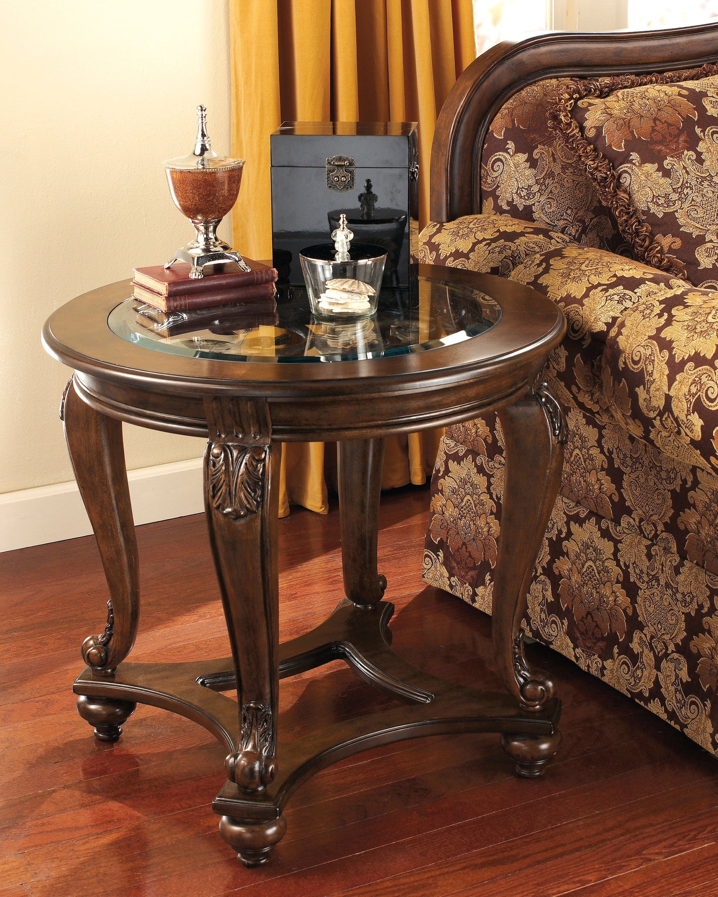Thelmshore Round End Table