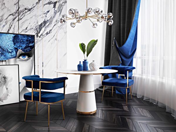 كرسي أستريد المخملي باللون الأزرق البحري