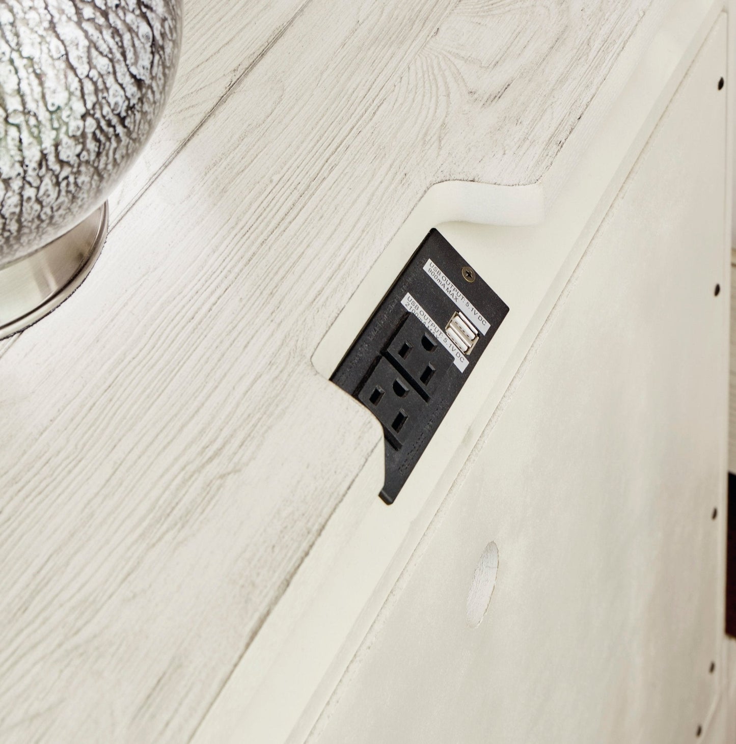 Arlendyne king Bedroom Package