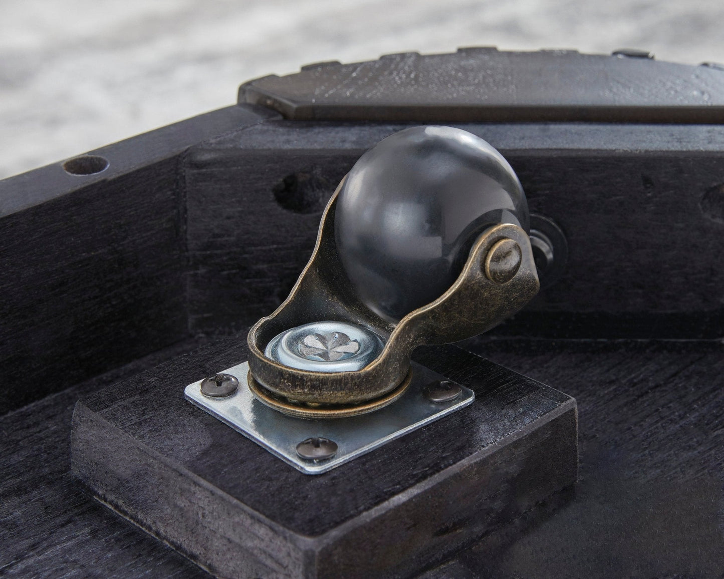 Carlibrie Lift Top Cocktail Table|Ashley Homestore