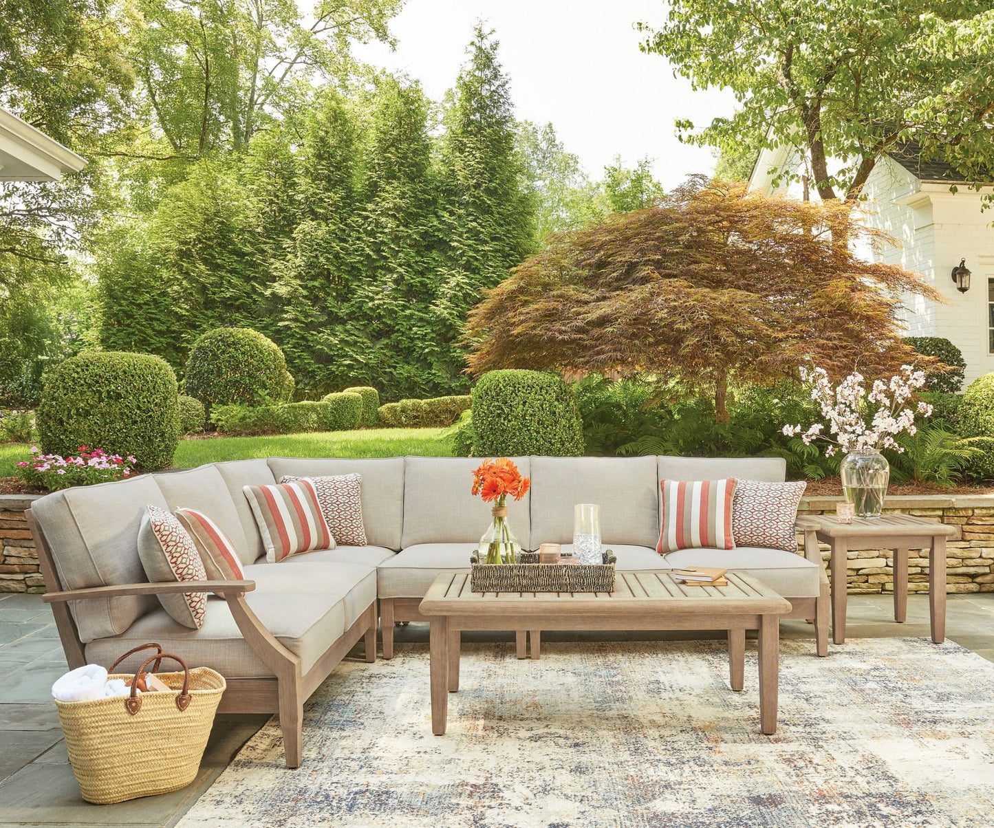 Clare View Sectional Set