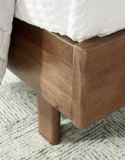 Isanti King Panel Bedroom Package