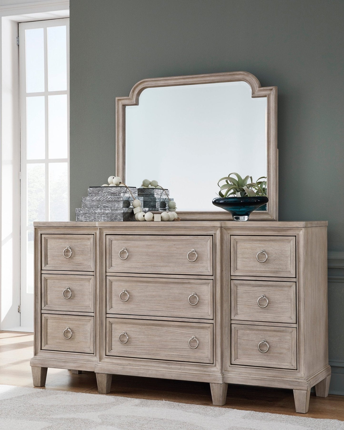 Darimore Desser and Mirror