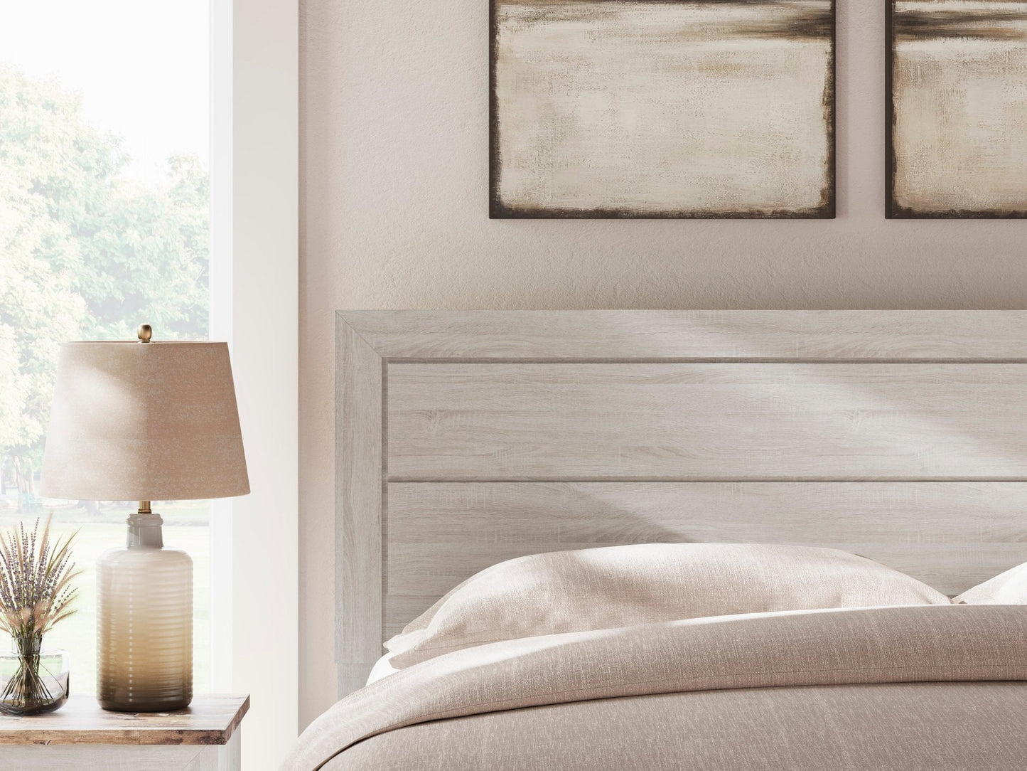Laigmeyer King Panel Bed