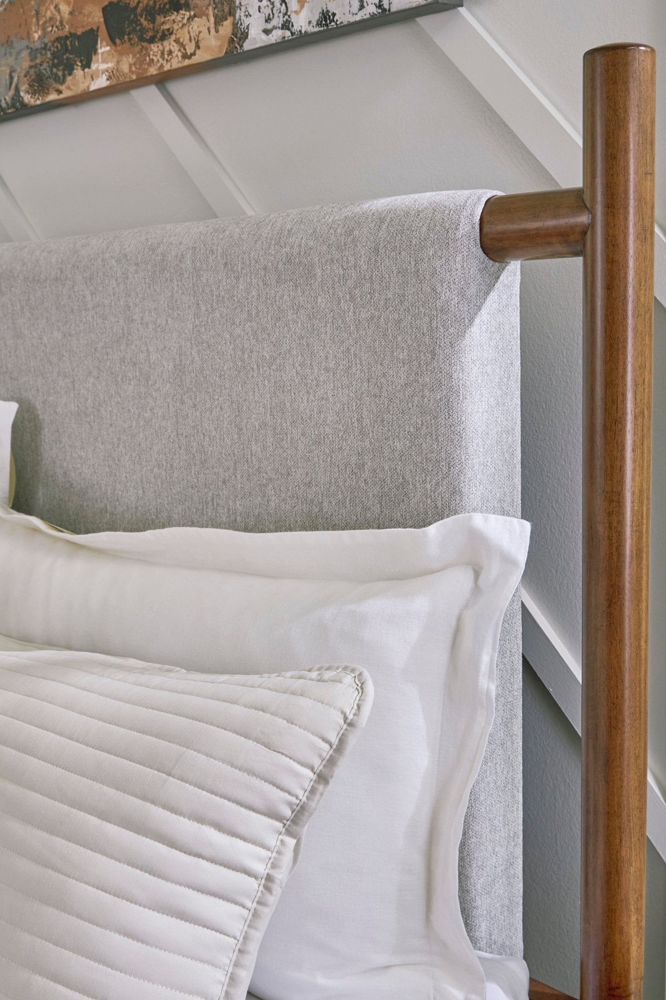 Lyncott King Upholstered HB/FB/Roll Slats