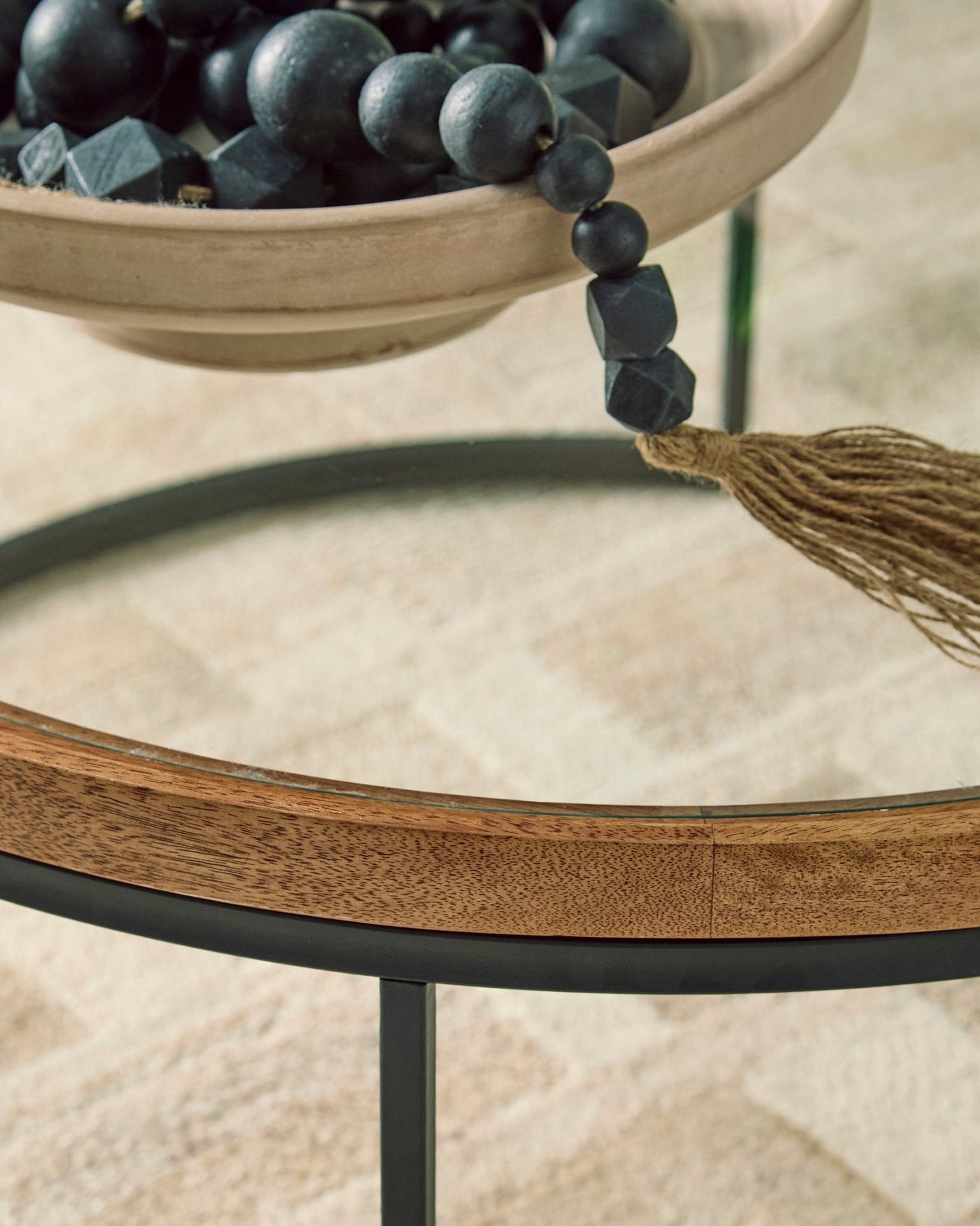 Noraluna Round Table Set