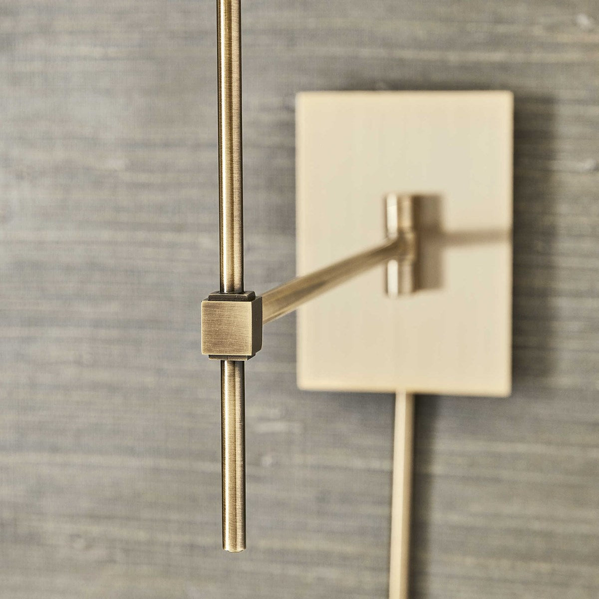 مصباح جداري سوينغ تايم، 1 لتر