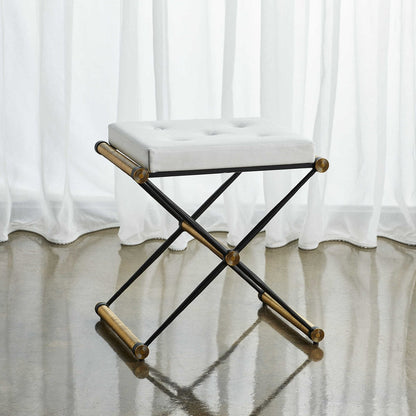 علامة X تشير إلى المكان، مقعد صغير