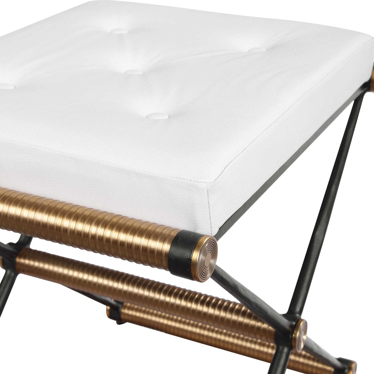 علامة X تشير إلى المكان، مقعد صغير