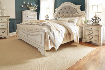 Realyn  King Panel bedroom Package