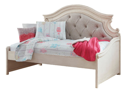 Realyn Twin DayBed Bedroom Set