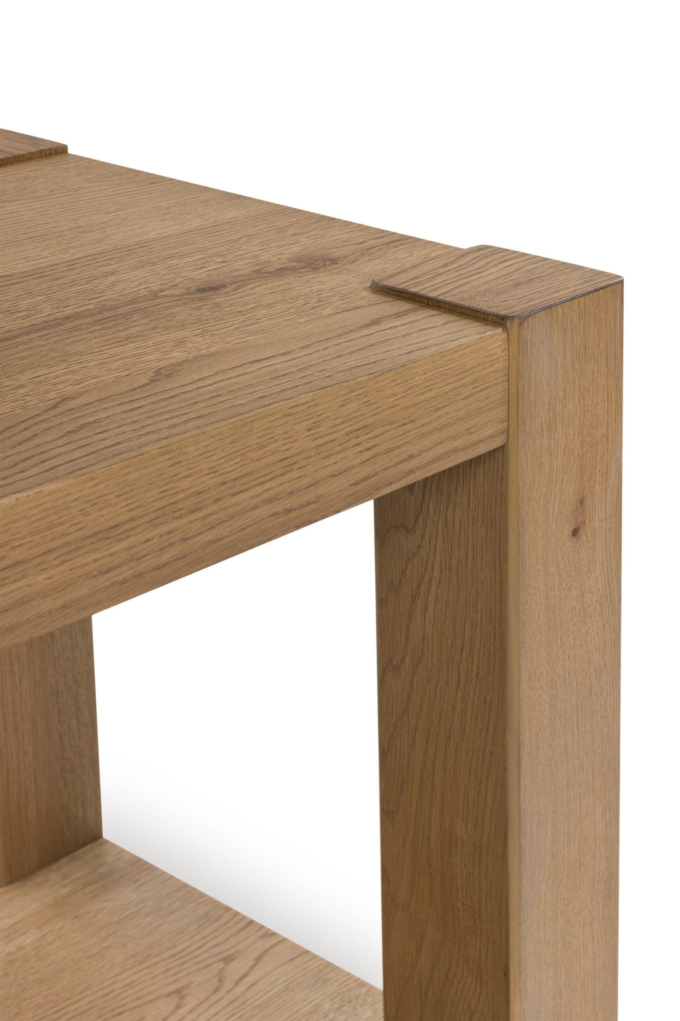 Sarinson Hall Round End Table