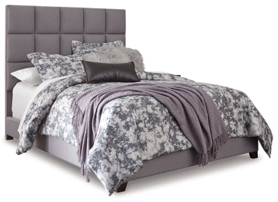 Dolante Queen Upholstered Bed